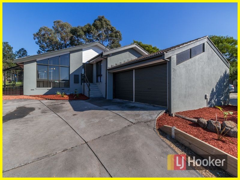 7 Singleton Drive, Endeavour Hills VIC 3802