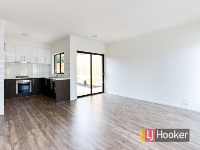 8 Stenocarpus Drive, Doveton VIC 3177