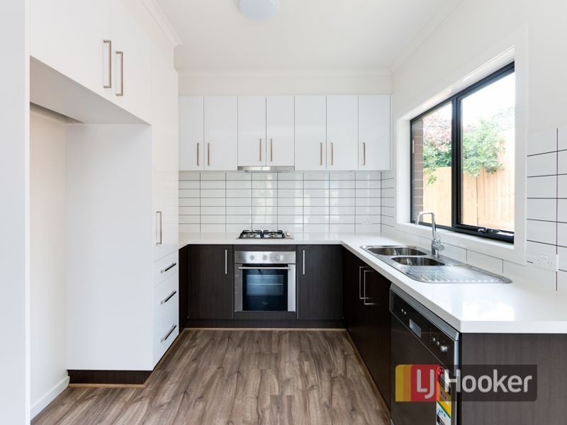 8 Stenocarpus Drive, Doveton VIC 3177