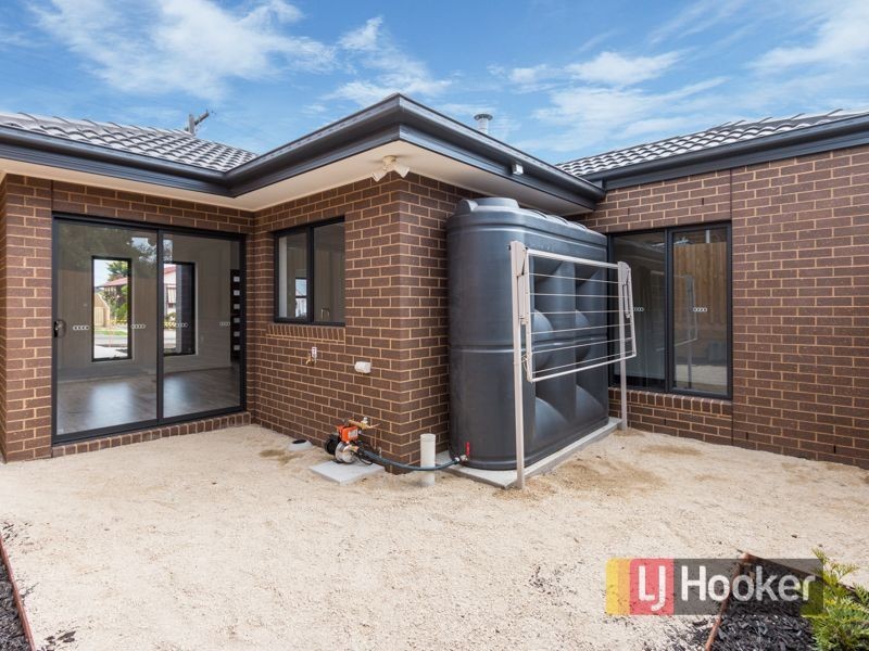 8 Stenocarpus Drive, Doveton VIC 3177