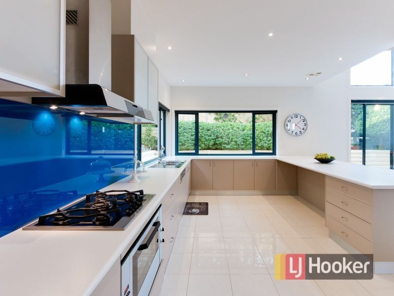 68 Lawson Way, Endeavour Hills VIC 3802