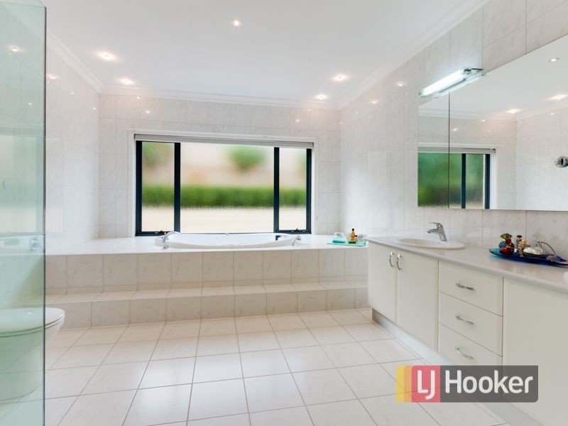 68 Lawson Way, Endeavour Hills VIC 3802