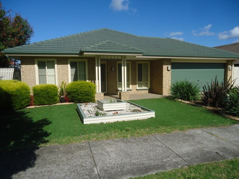 11 Lauradan Avenue, Berwick VIC 3806