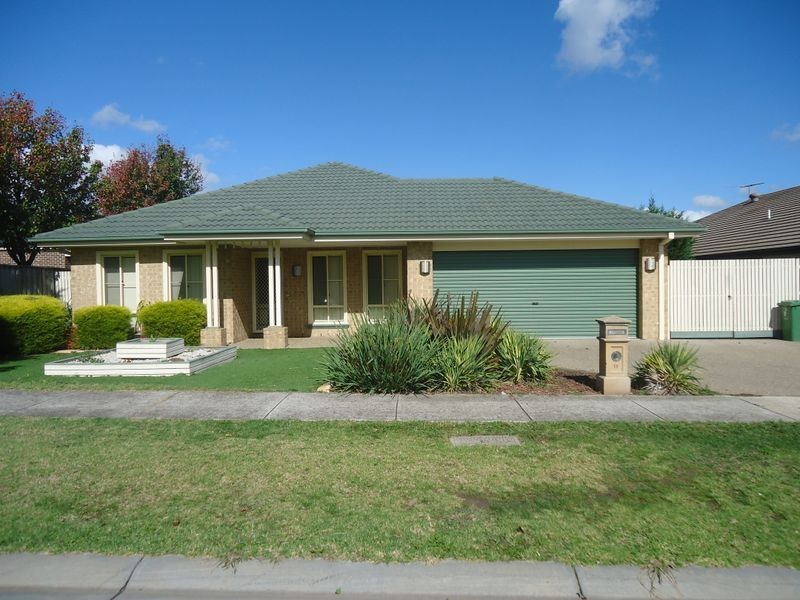 11 Lauradan Avenue, Berwick VIC 3806