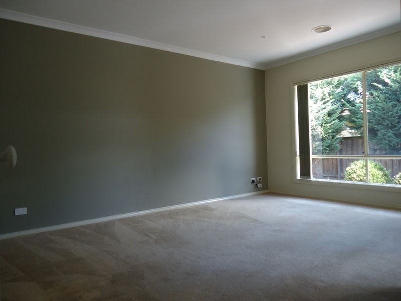 11 Lauradan Avenue, Berwick VIC 3806