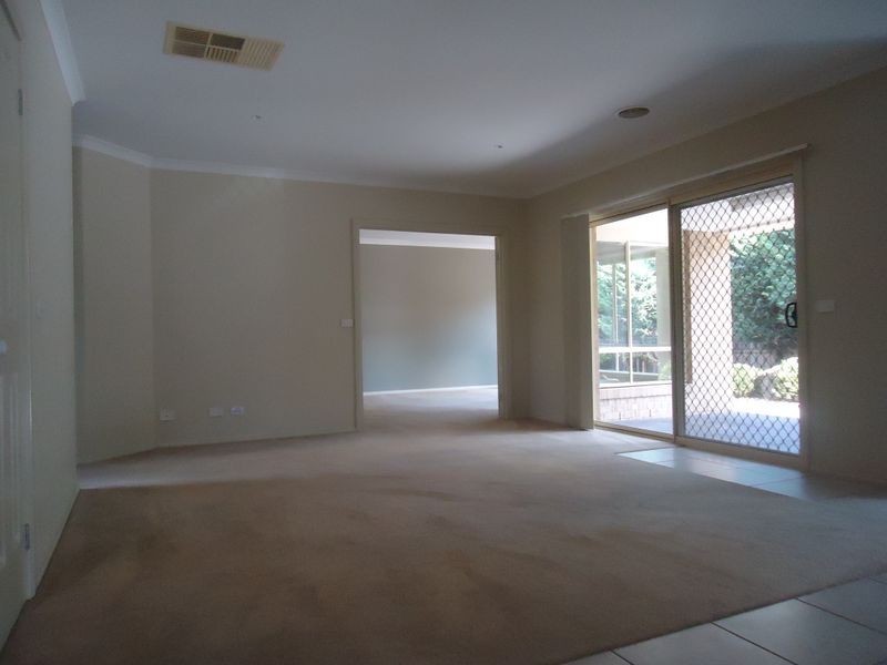 11 Lauradan Avenue, Berwick VIC 3806