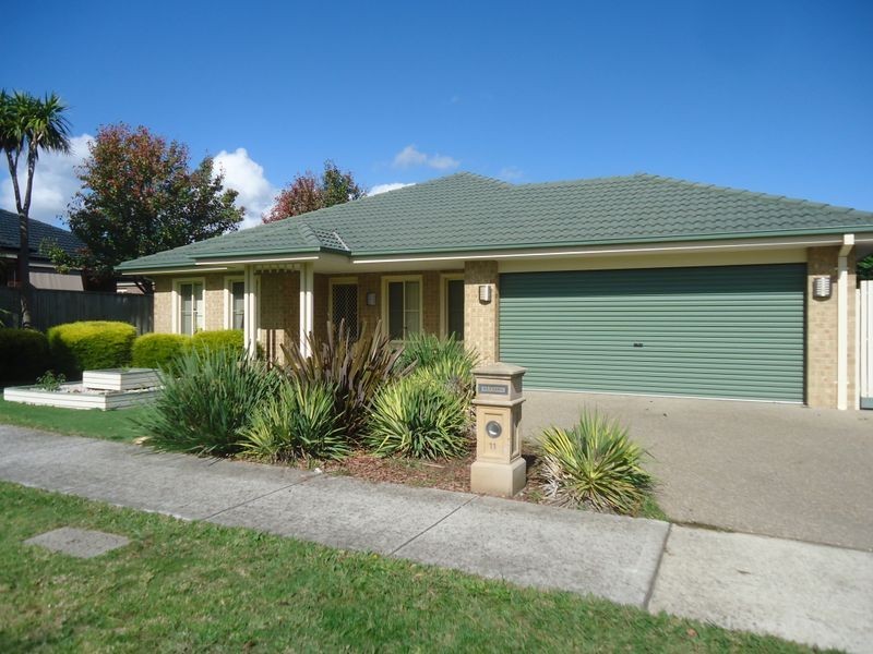 11 Lauradan Avenue, Berwick VIC 3806