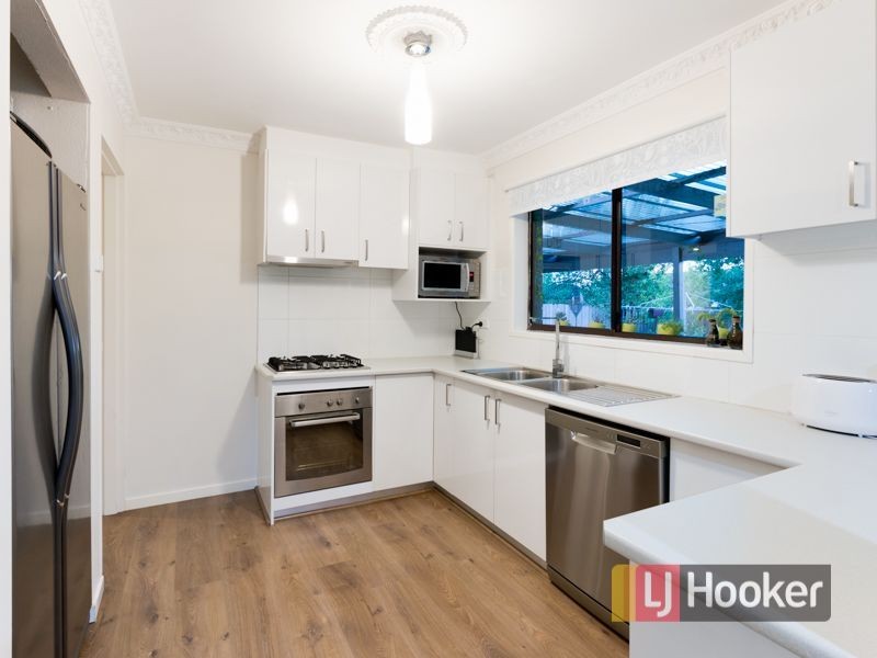 24 James Cook Drive, Endeavour Hills VIC 3802