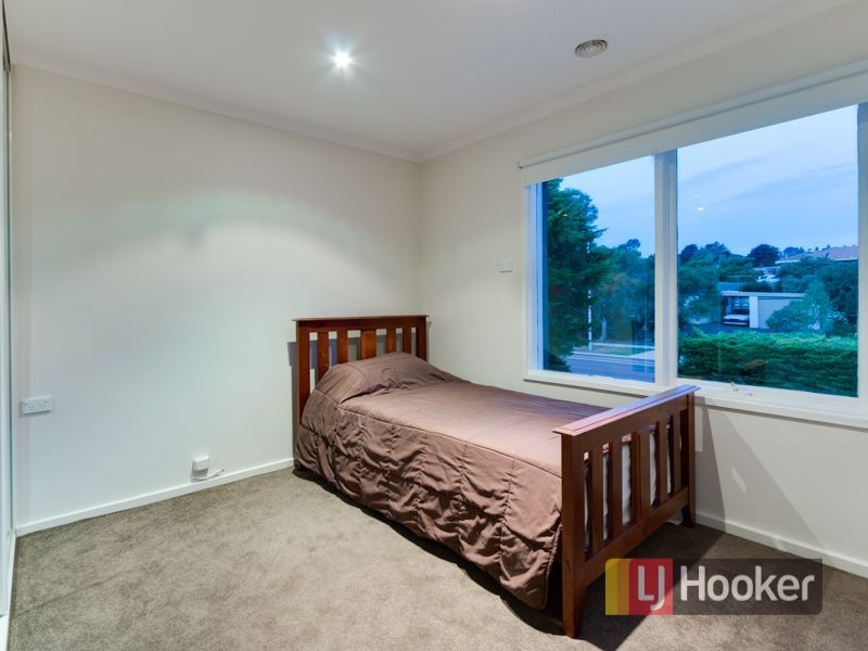 24 James Cook Drive, Endeavour Hills VIC 3802