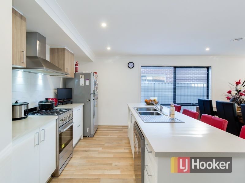 5 Stark Circuit, Cranbourne East VIC 3977