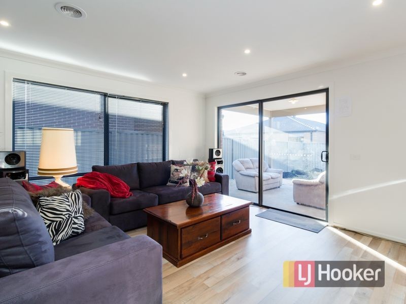 5 Stark Circuit, Cranbourne East VIC 3977