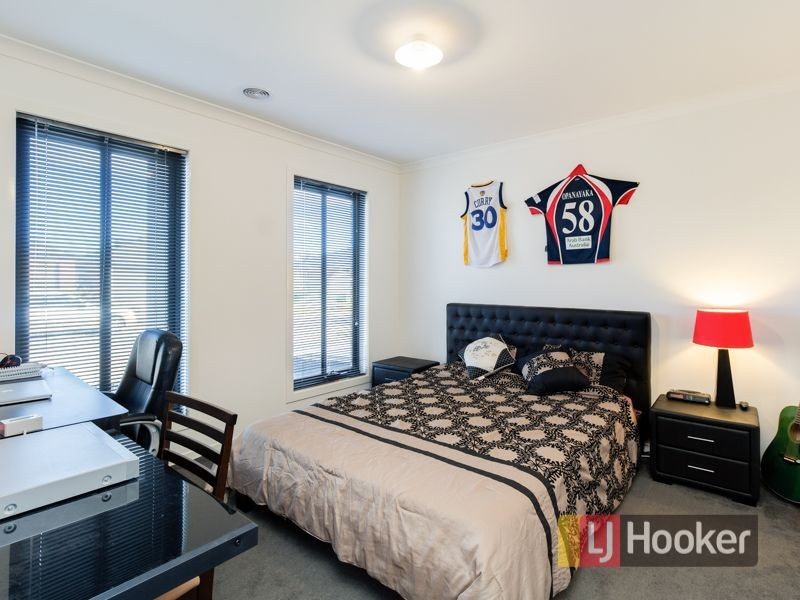 5 Stark Circuit, Cranbourne East VIC 3977