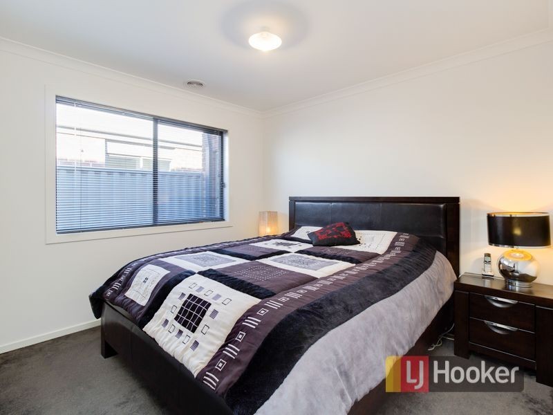 5 Stark Circuit, Cranbourne East VIC 3977