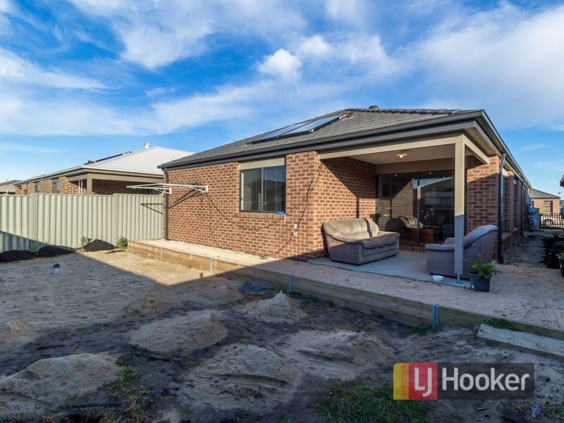 5 Stark Circuit, Cranbourne East VIC 3977