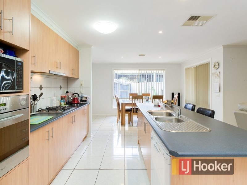 29 Meadowlands Way, Berwick VIC 3806