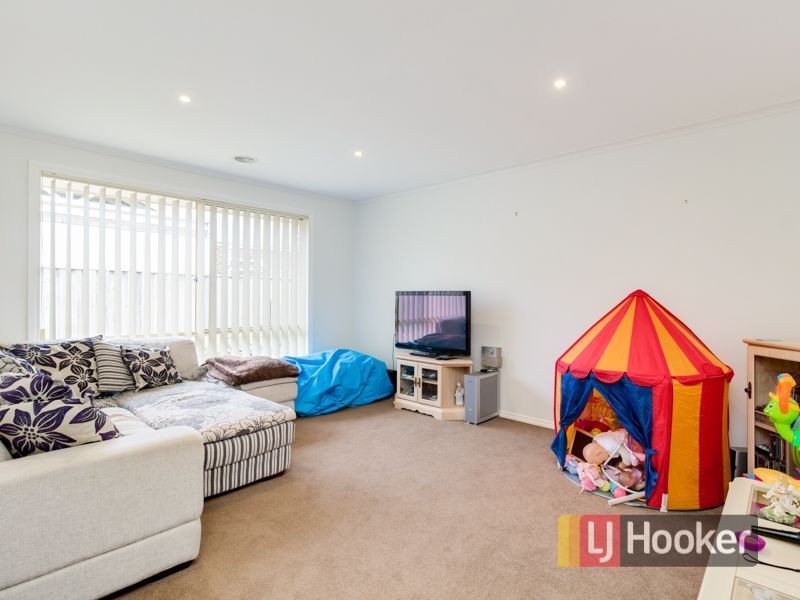 29 Meadowlands Way, Berwick VIC 3806