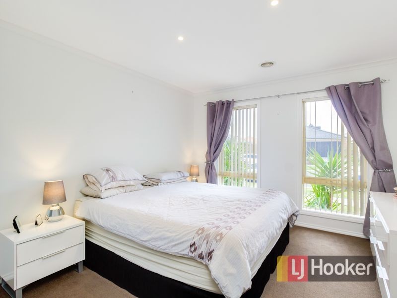 29 Meadowlands Way, Berwick VIC 3806