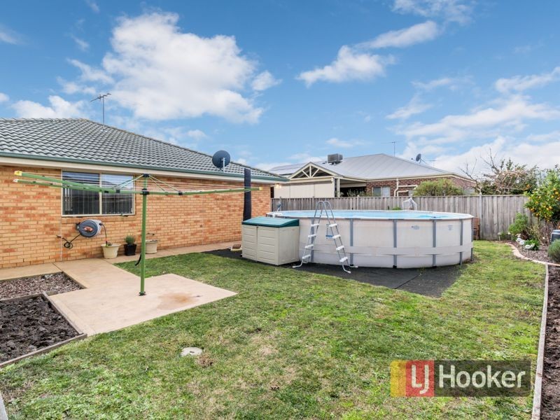 29 Meadowlands Way, Berwick VIC 3806