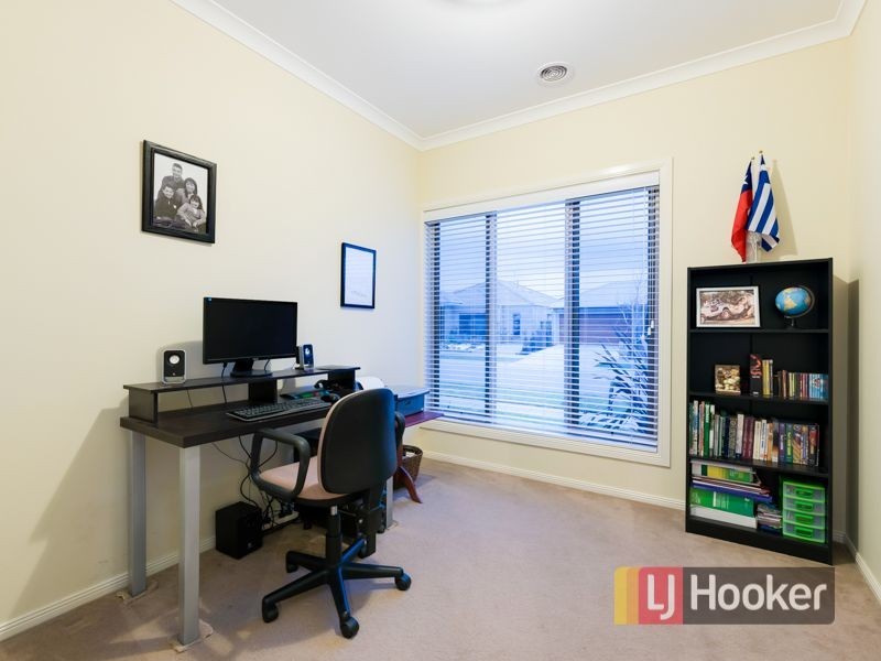 8 Silverleaf Crescent, Officer VIC 3809