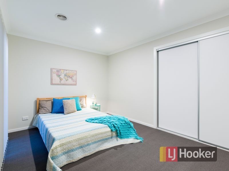 3/3 Rain Court, Doveton VIC 3177