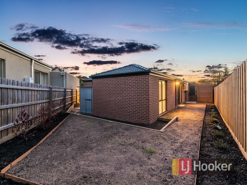 3/3 Rain Court, Doveton VIC 3177
