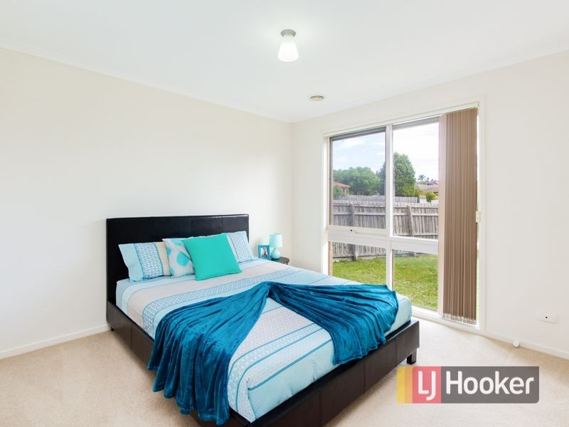 2 Calrossie Close, Endeavour Hills VIC 3802