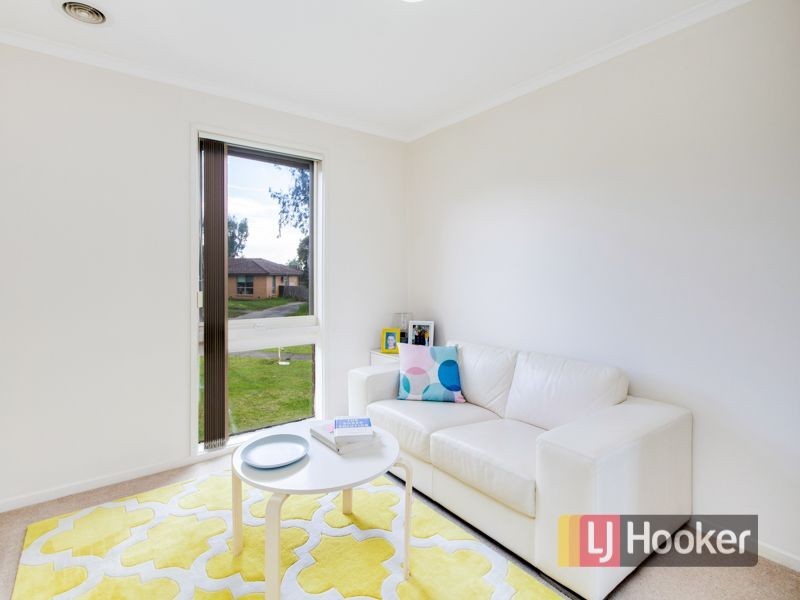 2 Calrossie Close, Endeavour Hills VIC 3802