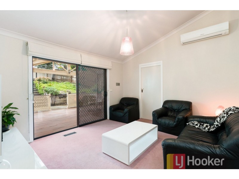 16 Lawson Way, Endeavour Hills VIC 3802