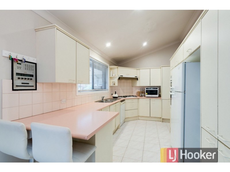 16 Lawson Way, Endeavour Hills VIC 3802