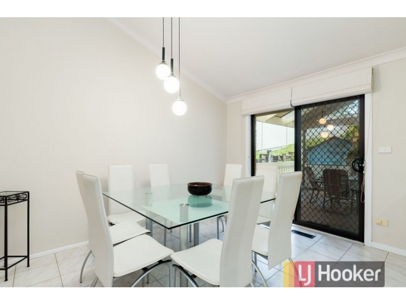 16 Lawson Way, Endeavour Hills VIC 3802