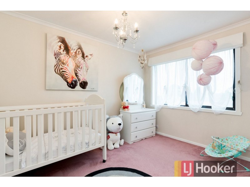 16 Lawson Way, Endeavour Hills VIC 3802