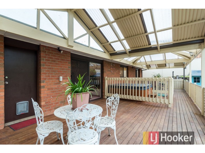 16 Lawson Way, Endeavour Hills VIC 3802