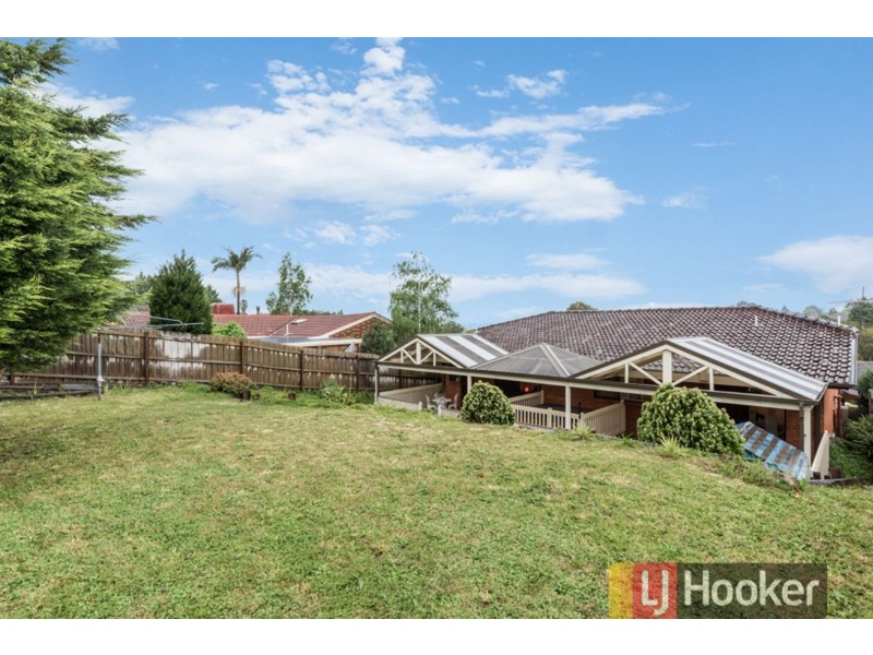 16 Lawson Way, Endeavour Hills VIC 3802