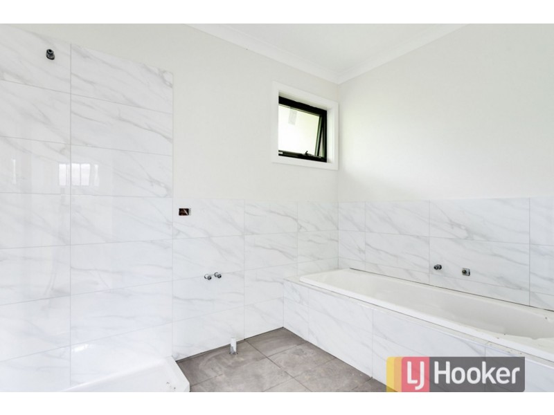 13/122-124 Kennington Park Drive, Endeavour Hills VIC 3802