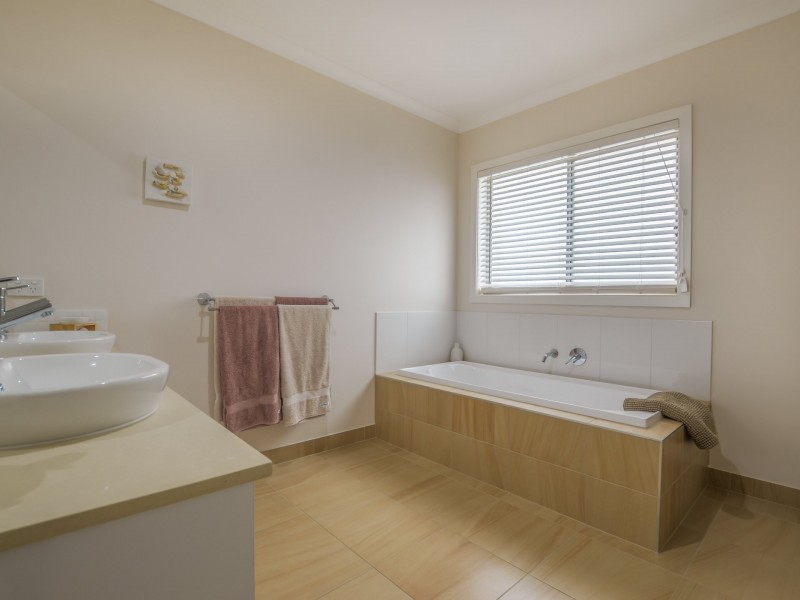 5 Hakea Court, Moama NSW 2731