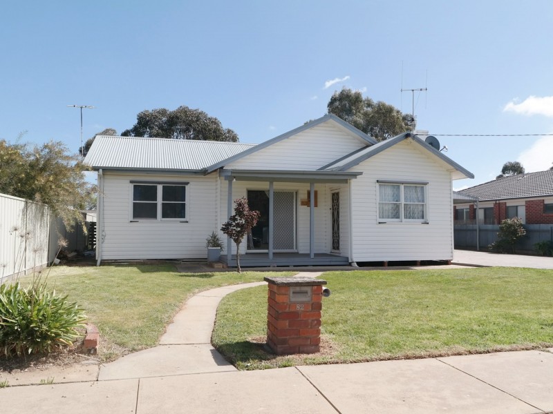 82 Victoria Street, Rochester VIC 3561
