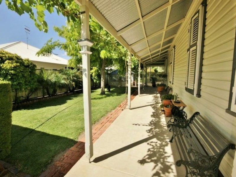 328 Poictiers Street, Deniliquin NSW 2710