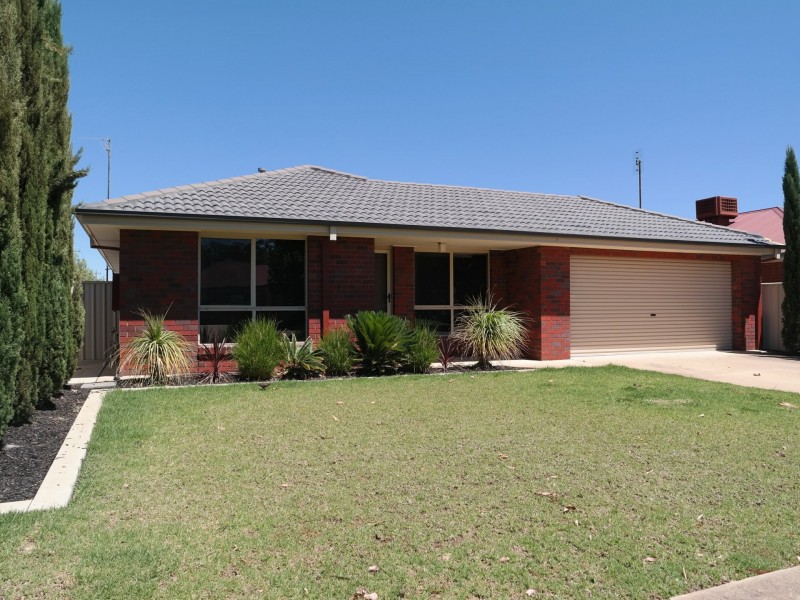 2a Glencoe Blvd, Moama NSW 2731