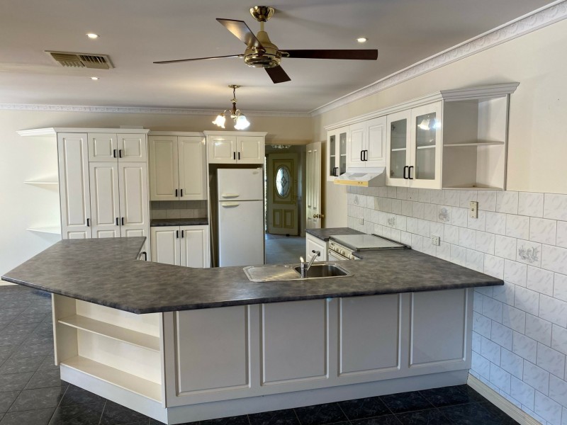 6 Julia Crt, Moama NSW 2731