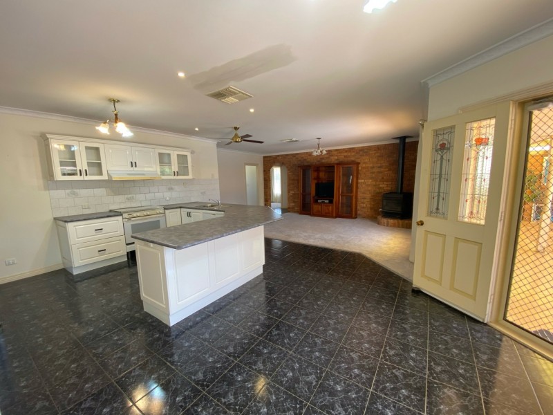 6 Julia Crt, Moama NSW 2731