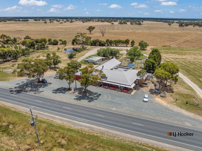 Falcon Hot 7784 Murray Valley Highway, Echuca VIC 3564