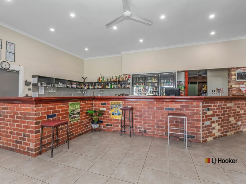 Falcon Hot 7784 Murray Valley Highway, Echuca VIC 3564