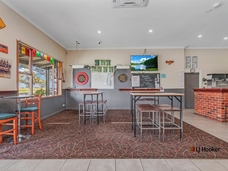 Falcon Hot 7784 Murray Valley Highway, Echuca VIC 3564