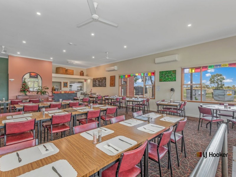 Falcon Hot 7784 Murray Valley Highway, Echuca VIC 3564