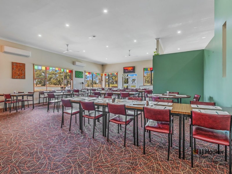 Falcon Hot 7784 Murray Valley Highway, Echuca VIC 3564