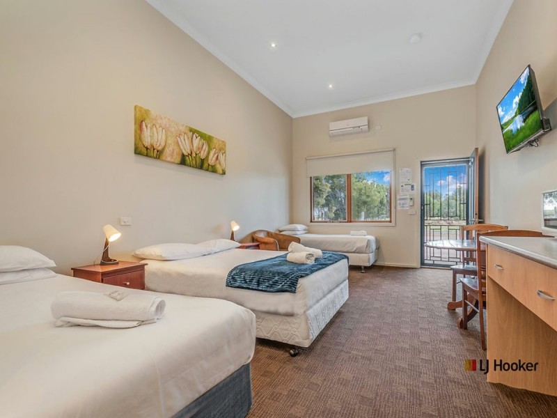 Falcon Hot 7784 Murray Valley Highway, Echuca VIC 3564
