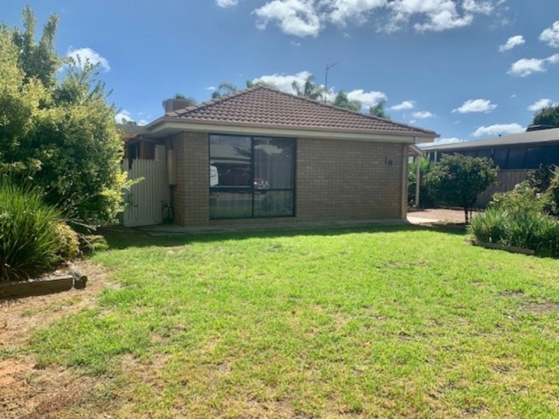 18 Pevensey Place, Echuca VIC 3564