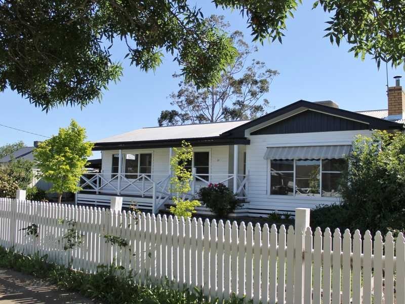 37 Barry Street, Echuca VIC 3564