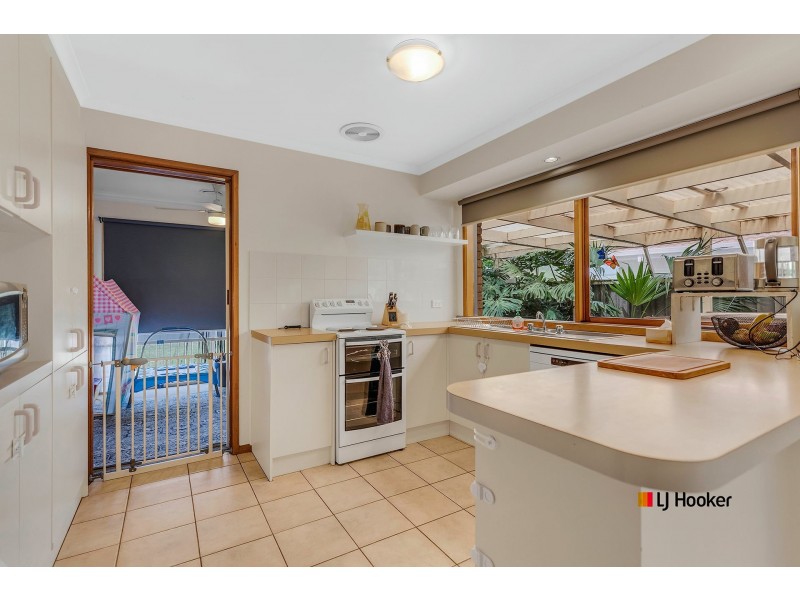 18 Pevensey Place, Echuca VIC 3564