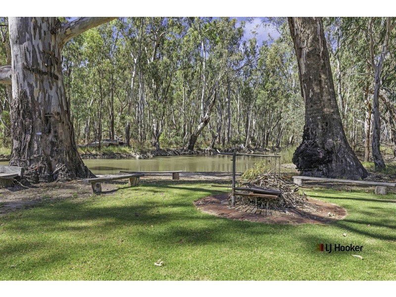 18 Clifton Street East, Mathoura NSW 2710